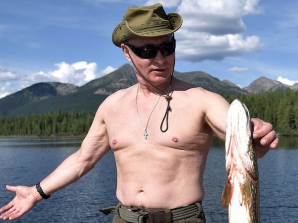 ФОТО Путина с уловом породило новый тренд в Сети