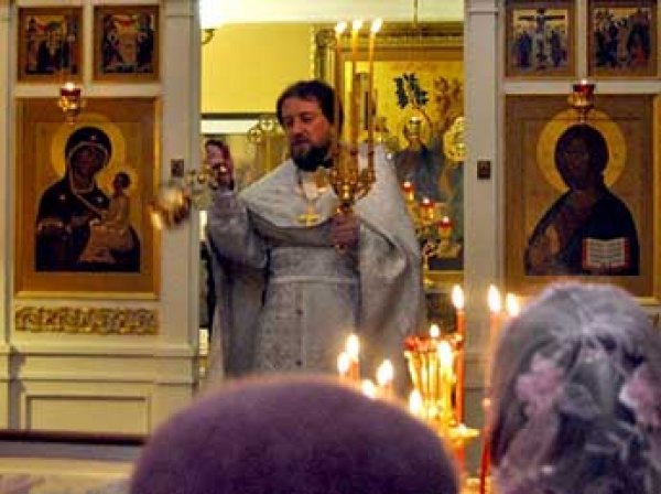 В Белоруссии во время штурма притона задержали священника РПЦ. Он подозревается в сутенерстве