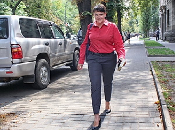 "Ты актриса, ты это прочтешь": Савченко призналась, что работала в службе секса по телефону