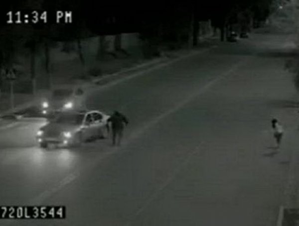 YouTube обсуждает ВИДЕО, где призрак спас девочку из-под колес автомобиля