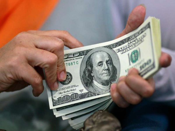 В ответ на санкции Москва сократит зависимость от доллара в качестве расчетной валюты