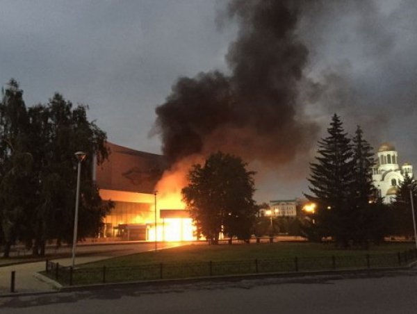 СМИ выяснили, почему 39-летний активист пытался спалить кинотеатр в Екатеринбурге
