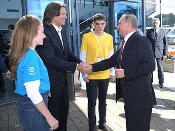 Путин рассказал школьникам в Ярославле, кто станет властелином мира (ВИДЕО)