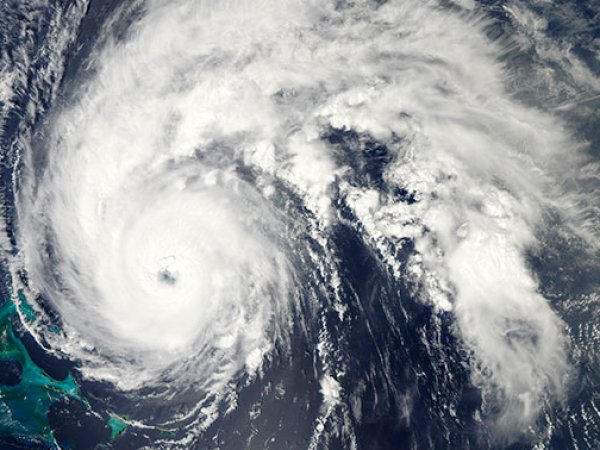 Ураган "Ирма" у побережья США достиг скорости 220 км/ч