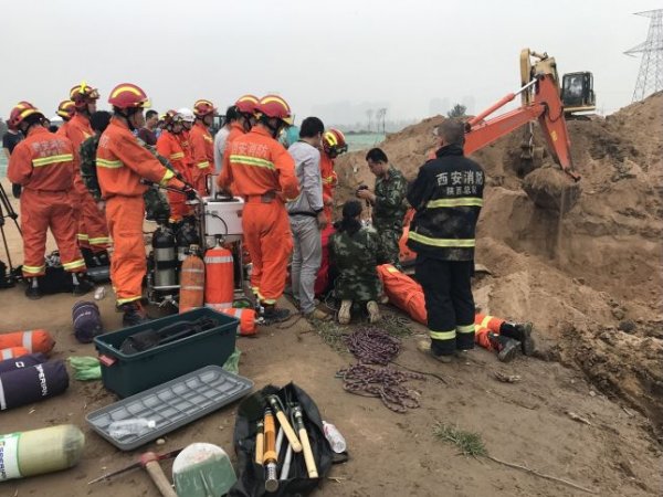 В Китае более 10 экскаваторов спасли ребенка, рухнувшего в 50-метровую скважину