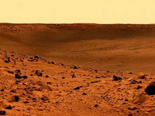 Уфологи разглядели на ФОТО с Марса каменную голову пришельца