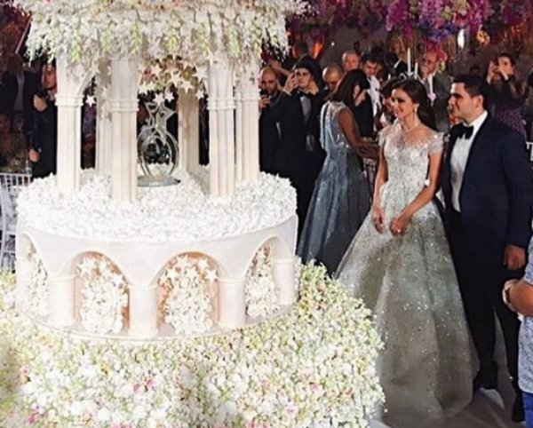 СМИ подсчитали стоимость роскошной свадьбы сына миллиардера Карапетяна — размах поражает