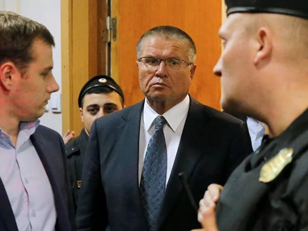 "Корзиночку забирай": в суде зачитали разговор Сечина с Улюкаевым при передаче взятки в  млн