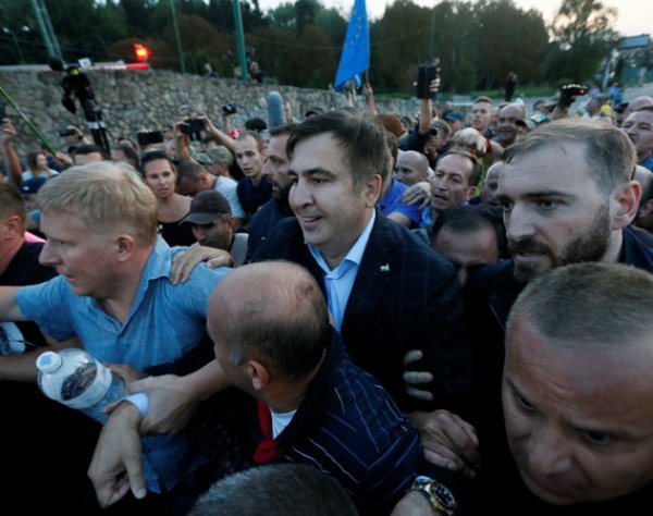 Саакашвили с боем прорвался на Украину: пострадали 16 человек (ВИДЕО)