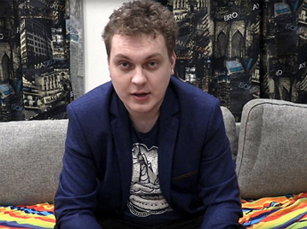 Блогер Хованский удалил ролики о банкире Олеге Тинькове из-за нападения