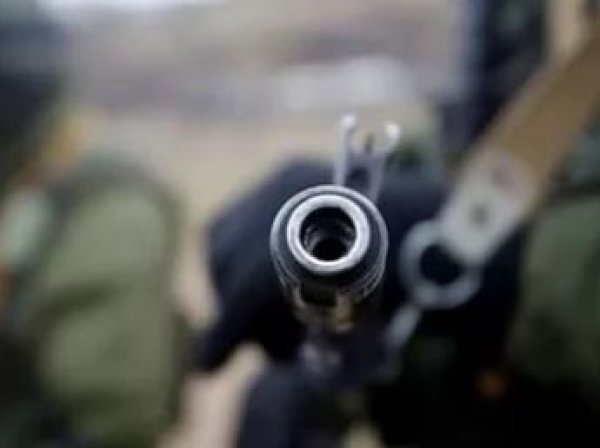 В Амурской области солдат застрелил трех человек и сбежал с оружием