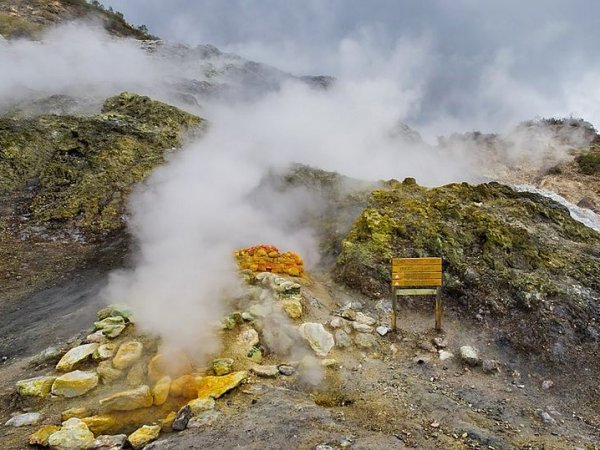 В Италии семья погибла, провалившись в кратер вулкана