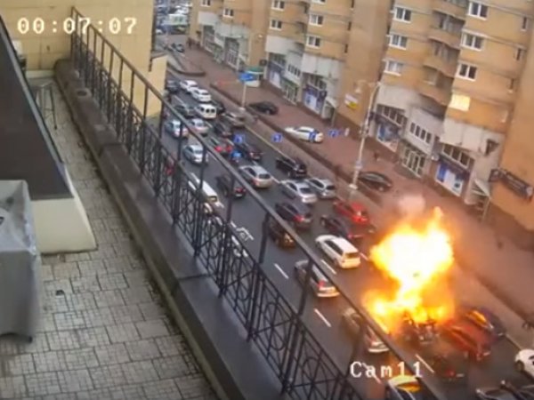 Новое ВИДЕО взрыва автомобиля в центре Киева появилось в Сети