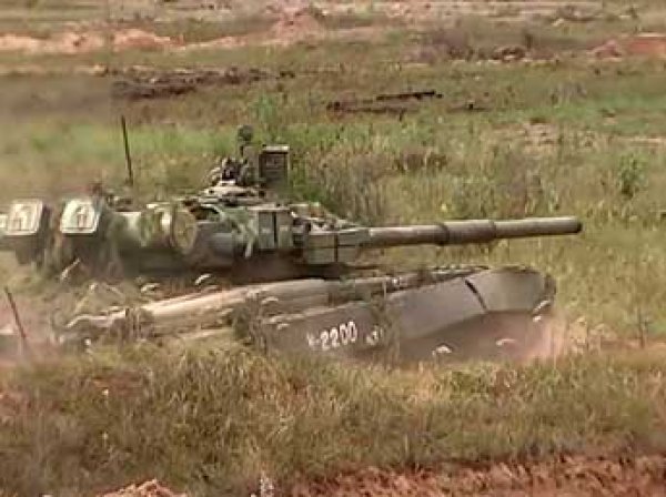 СМИ впервые показали ВИДЕО испытаний новейшего российского танка Т-80