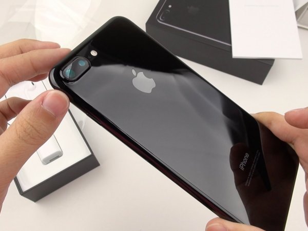 На iPhone 7 и iPhone 7 Plus резко упали цены