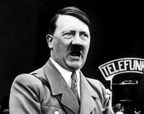 В рассекреченных архивах ЦРУ нашли фотографию, опровергающую гибель Гитлера