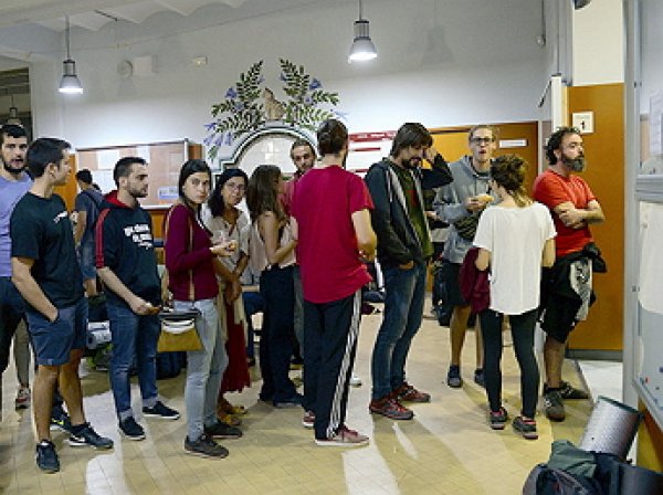 В Барселоне начался референдум о независимости Каталонии: у избирательных участков собрались очереди