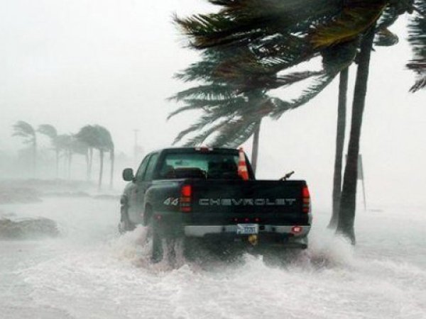 На США идет сформировавшийся над Кубой тропический шторм "Филипп"