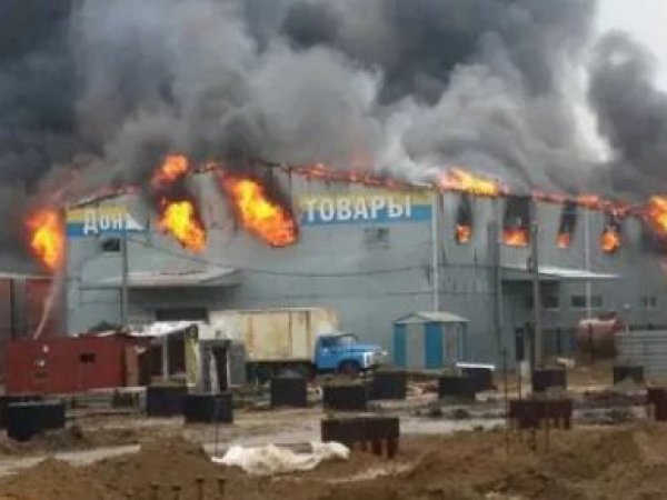 Пожар в Ростове сейчас: загорелся рынок "Атлант-сити" (ФОТО, ВИДЕО)