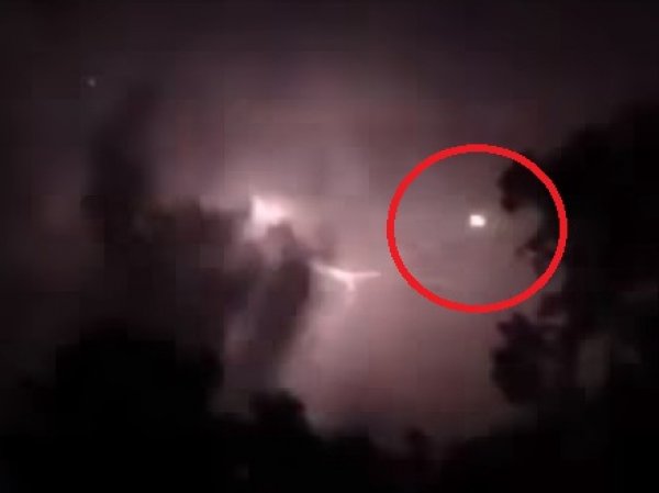 YouTube ВИДЕО: в США молния ударила в НЛО