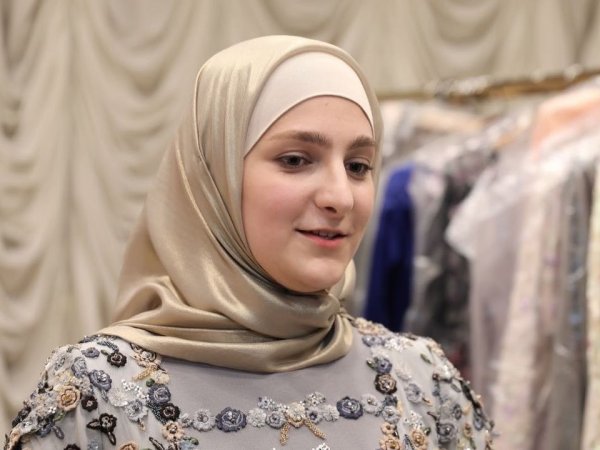 Дочь Кадырова презентует новую коллекцию одежды в "Зарядье"
