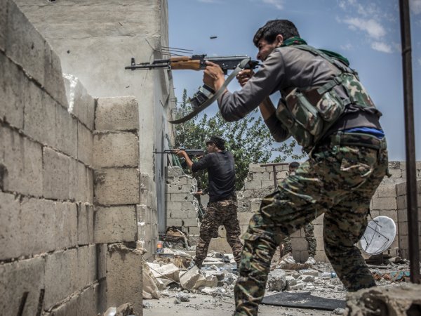 СМИ: члены ЧВК Вагнера попали в плен ИГИЛ, прикрывая в бою у Аш-Шоуля сирийцев