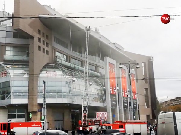 Пожар в ТЦ "Европейский" произошел в Москве (ФОТО)
