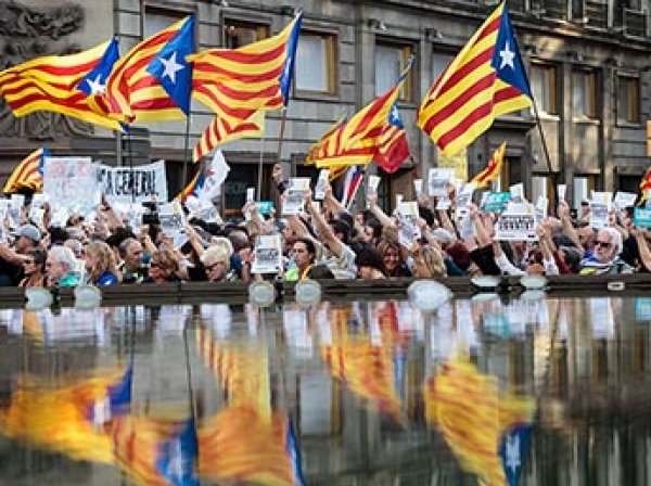 Парламент Каталонии объявил о независимости ее от Испании