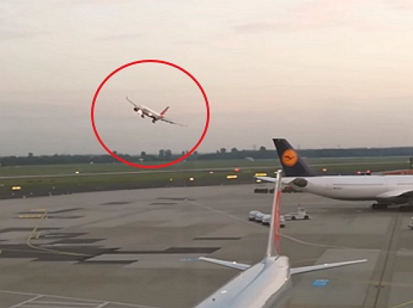 YouTube ВИДЕО: пилот Air Berlin шокировал пассажиров "прощальным маневром"