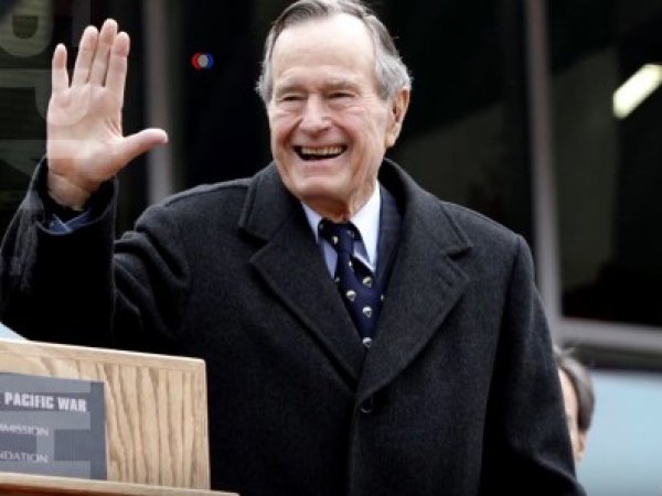 Американская актриса обвинила Джорджа Буша-старшего в домогательствах