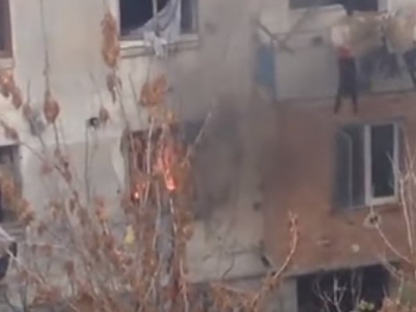 В Тбилиси завершилась 20-часовая операция по задержанию предполагаемых террористов в жилом доме