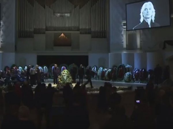 Похороны Дмитрия Хворостовского: церемония прощания  с певцом сегодня проходит в Москве (ФОТО, ВИДЕО)
