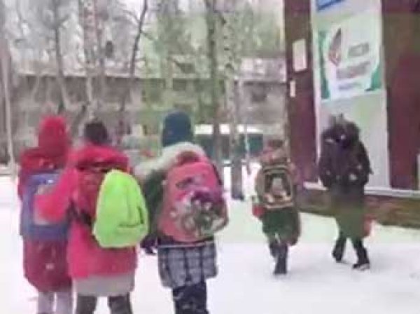 В Нижневартовске и Сургуте эвакуируют детские сады, больницы и ТЦ из-за угрозы теракта