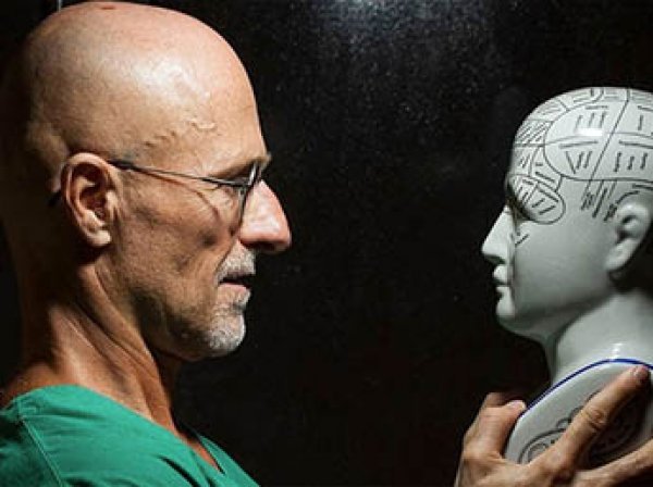 В Китае хирург впервые в мире пересадил человеческую голову