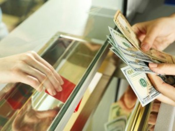 Курс доллара на сегодня, 24 ноября 2017: эксперт посоветовал россиянам закупаться валютой