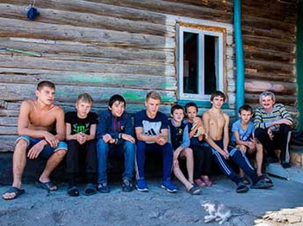 В Челябинской области отец 60 приемных детей попал под домашний арест