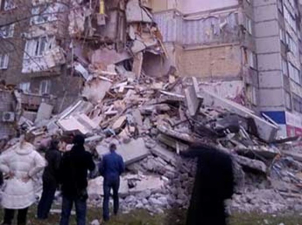Момент обрушения дома в Ижевске попал на видео: стало известно о первых жертвах