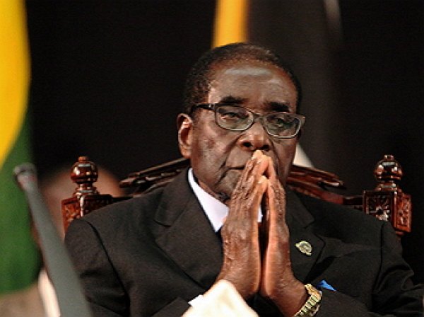 Мугабе покинул пост президента Зимбабве