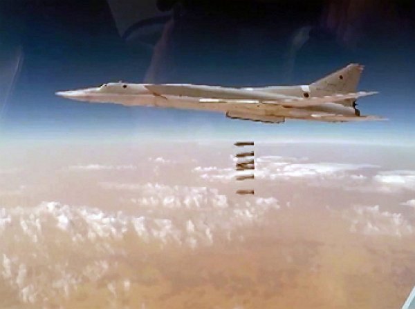 Опубликовано видео удара самолетов ВКС по боевикам в Сирии