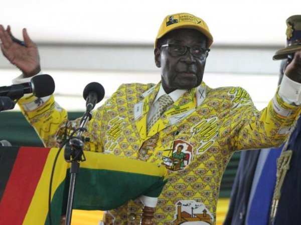 СМИ узнали размер "золотого парашюта" для свергнутого президента Зимбабве