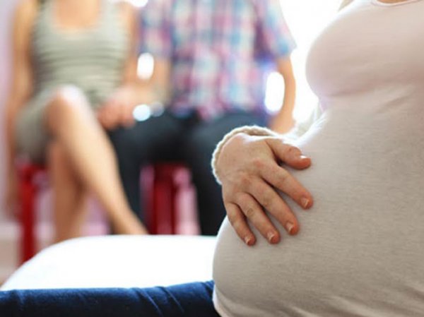 В США суррогатная мать повторно забеременела во время беременности