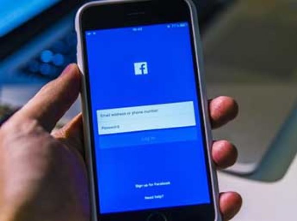 Facebook предложил блогерам присылать интимные фото для защиты от "порномести"