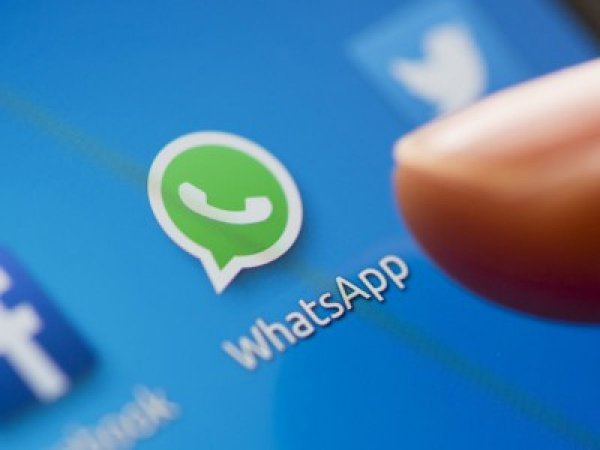 В работе самого популярного мессенджера WhatsApp произошел сбой