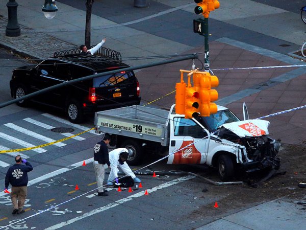 Теракт в Нью-Йорке: на Манхэттене водитель на пикапе задавил 8 человек (ФОТО, ВИДЕО)