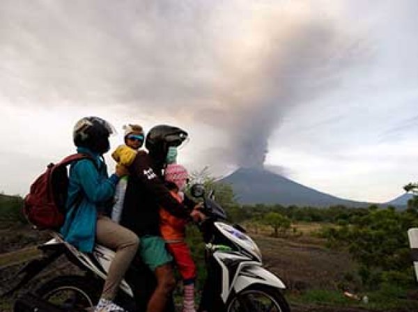 Туристы из России застряли на Бали из-за сверхизвержения вулкана