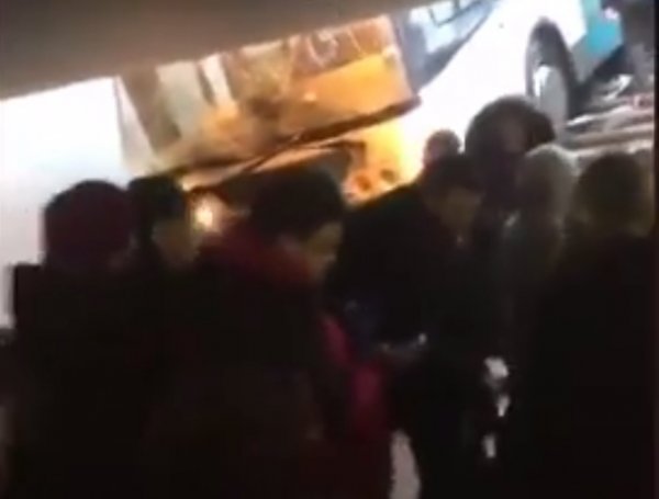 В Москве автобус съехал в подземный переход возле метро "Славянский бульвар": есть погибшие
