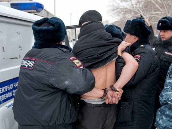В Новой Москве пьяный мужчина взял в заложники жену и шестерых детей