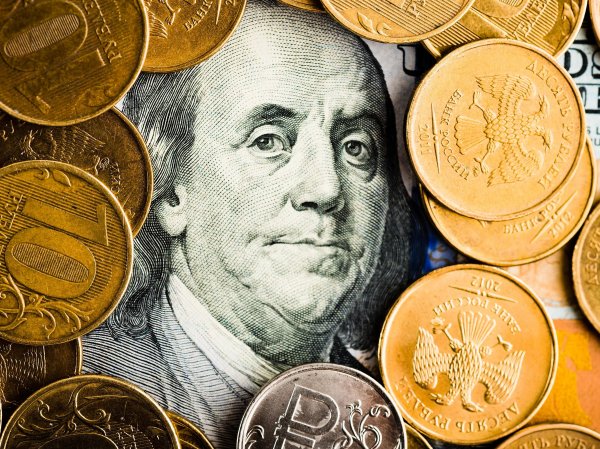 Курс доллара на сегодня, 22 декабря 2017: эксперты посоветовали россиянам вложиться в доллары