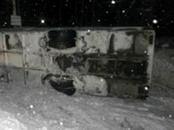 В Коми перевернулся туристический автобус: пострадали 12 человек