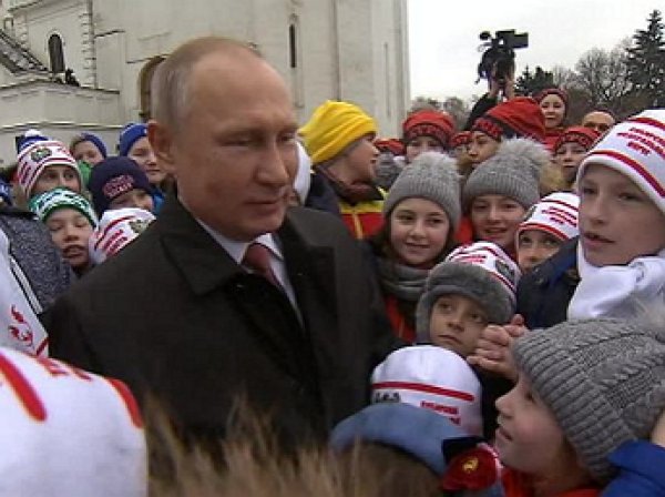"По телевизору Вы лучше выглядите": дети поставили в тупик Путина